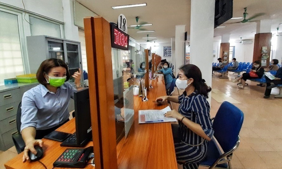 Đang nhận trợ cấp thất nghiệp, tiếp tục đi làm phải làm thủ tục gì?