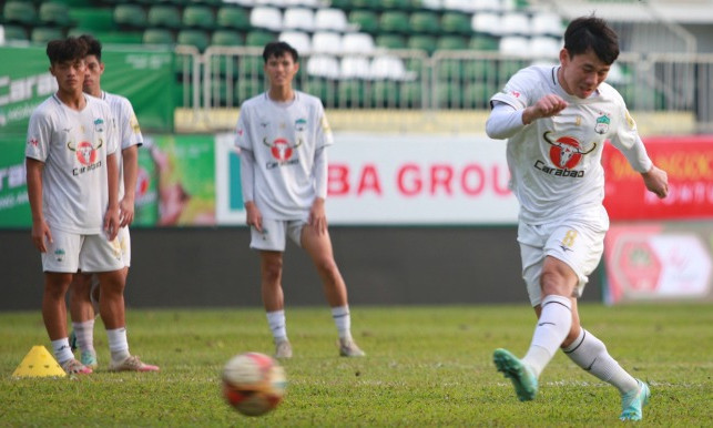 HAGL bỏ quảng cáo ngành hàng vi phạm điều lệ V-League 2023