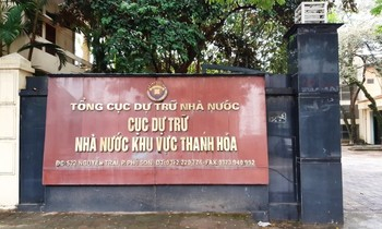 Bắt quả tang 4 cán bộ Chi cục dự trữ Nhà nước đánh bạc