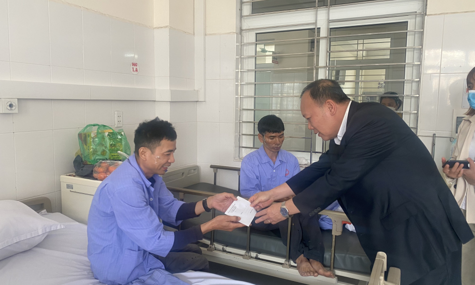 Thăm, động viên các nạn nhân vụ tai nạn lao động tại Công ty Cổ phần sửa chữa tàu biển Nosco ShipYard