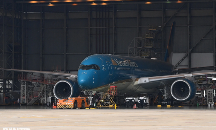 Vietnam Airlines lỗ liền 3 năm, cổ phiếu "lâm nguy"