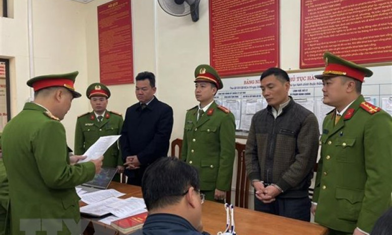 Tạm giam nguyên Chủ tịch xã thuê người khai thác khoáng sản trái phép