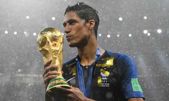 Raphael Varane ra quyết định cực sốc