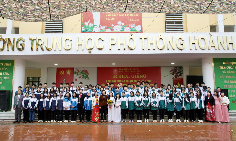 TP Hạ Long: Khai giảng lớp bồi dưỡng nhận thức về Đảng cho 95 học sinh THPT