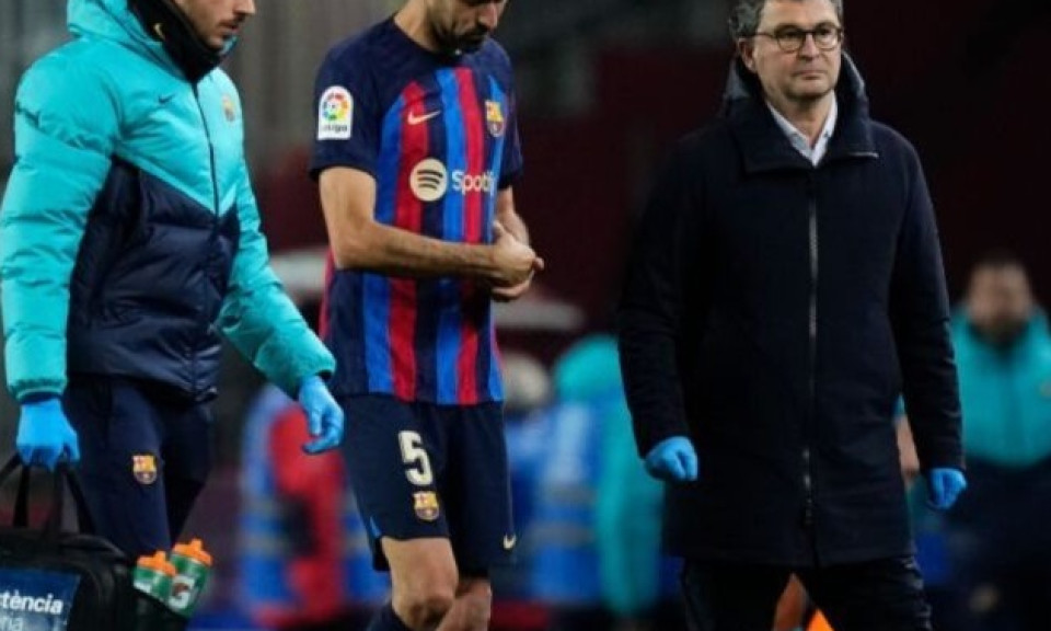 Hơn Real 8 điểm, Barca lại đón tổn thất lớn trước khi gặp Man Utd