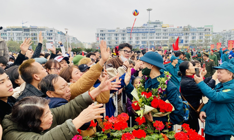 Thanh niên Vùng mỏ hăng hái lên đường nhập ngũ