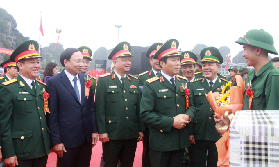 Hơn 2.000 thanh niên Quảng Ninh lên đường nhập ngũ