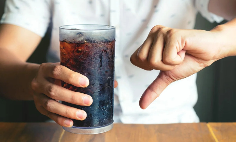 6 thói quen uống nước khiến bạn nhanh lão hóa