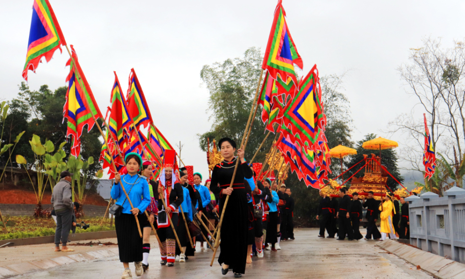 The festival of Luc Na Communal House opens in Binh Lieu 