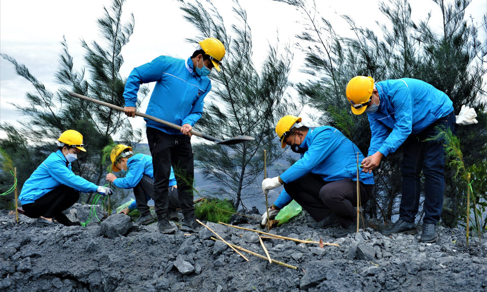 Xanh hóa môi trường khai thác mỏ