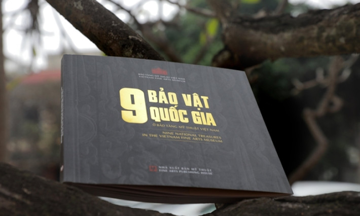 Bilingual book on nine national treasures launched