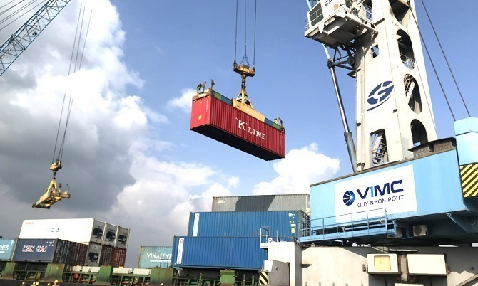 Big shipping firms report record profits