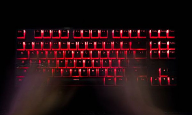 Khai thác lỗ hổng 2 năm tuổi, hacker tấn công hàng loạt hệ thống máy tính toàn cầu