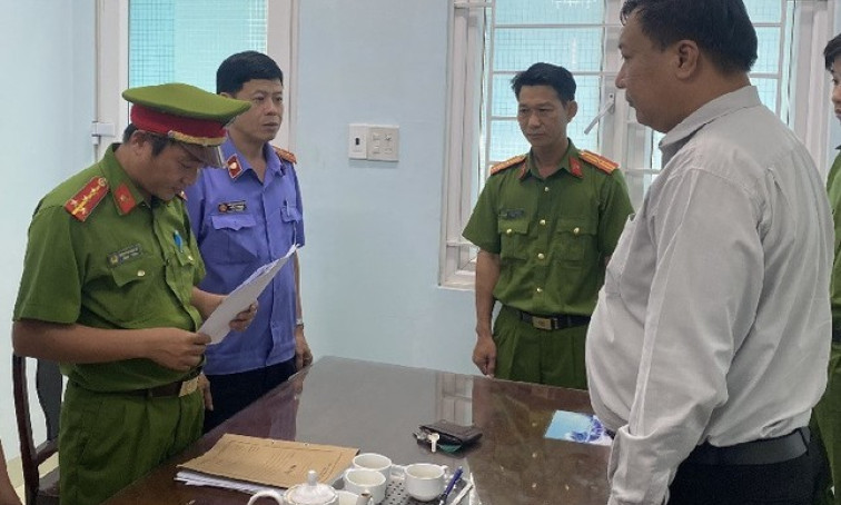 Khởi tố thêm 5 bị can trong vụ nhóm cán bộ quản lý thị trường nhận hối lộ