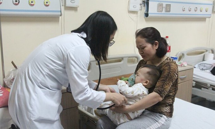 Trẻ phát bệnh vì thời tiết nồm ẩm