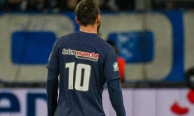 Neymar nhường áo số 10 cho Messi