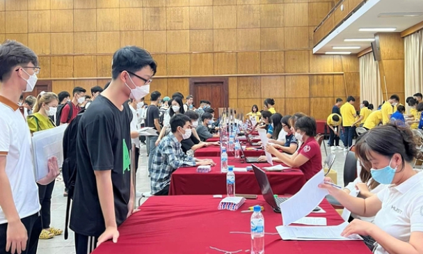 Nộp hồ sơ muộn có được miễn, giảm học phí không?