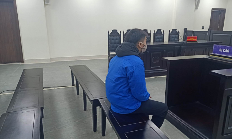 Thanh niên giúp việc nhiều lần xâm hại con gái chủ quán vịt nướng