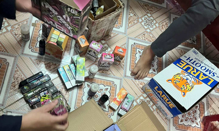 Tàng trữ lượng lớn dung dịch tinh dầu nghi chứa chất ma túy phân lẻ bán kiếm lời