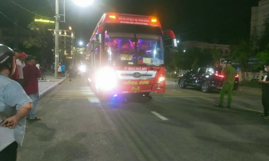 Phú Yên: Xe khách va chạm với xe máy, 2 người tử vong
