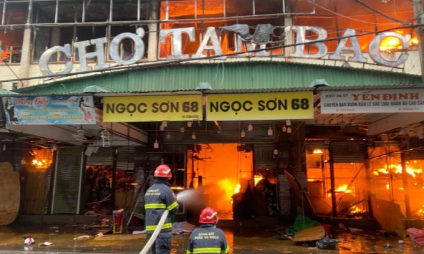 Chợ Tam Bạc cháy lớn