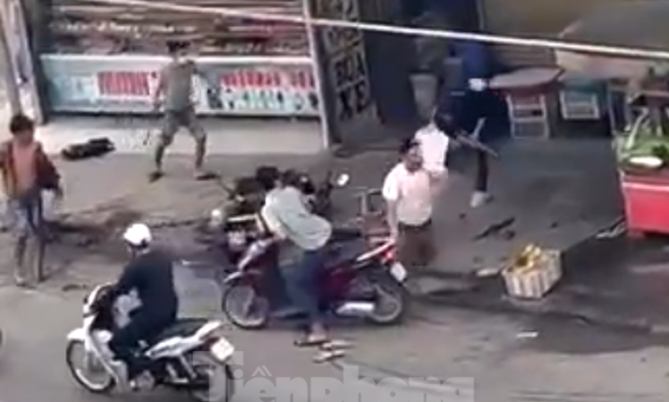 Hai người bị chém thương vong sau va chạm giao thông