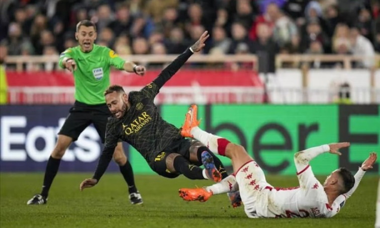 PSG sẵn sàng chia tay Neymar, Messi