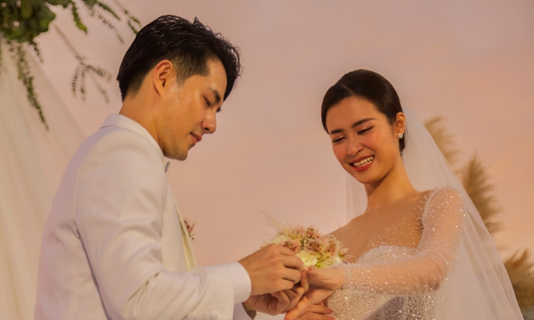 Đông Nhi: 'Tình yêu của chồng giúp tôi xoa dịu mọi thứ'