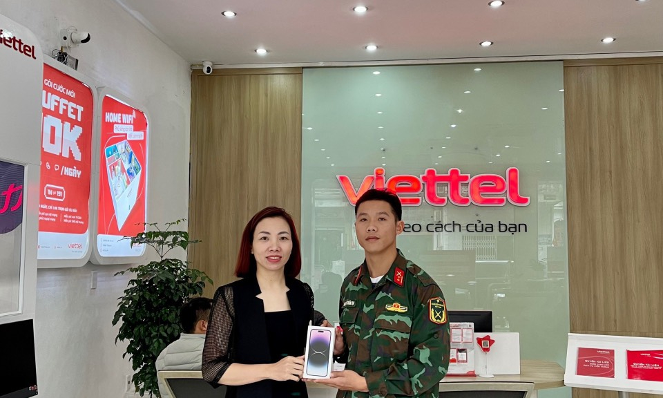 Viettel Quảng Ninh trao thưởng chương trình “Săn Iphone 14 promax mùa World 2022”