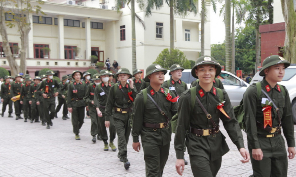 Trốn nhập ngũ, 2 thanh niên bị xử phạt 125 triệu đồng