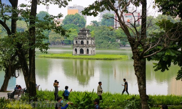 Đông Bắc Bộ nhiều mây, có mưa vài nơi, trời rét