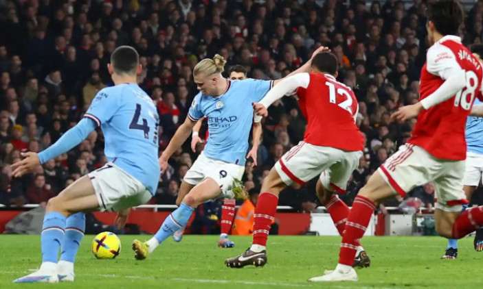Man City chiếm đỉnh bảng từ Arsenal