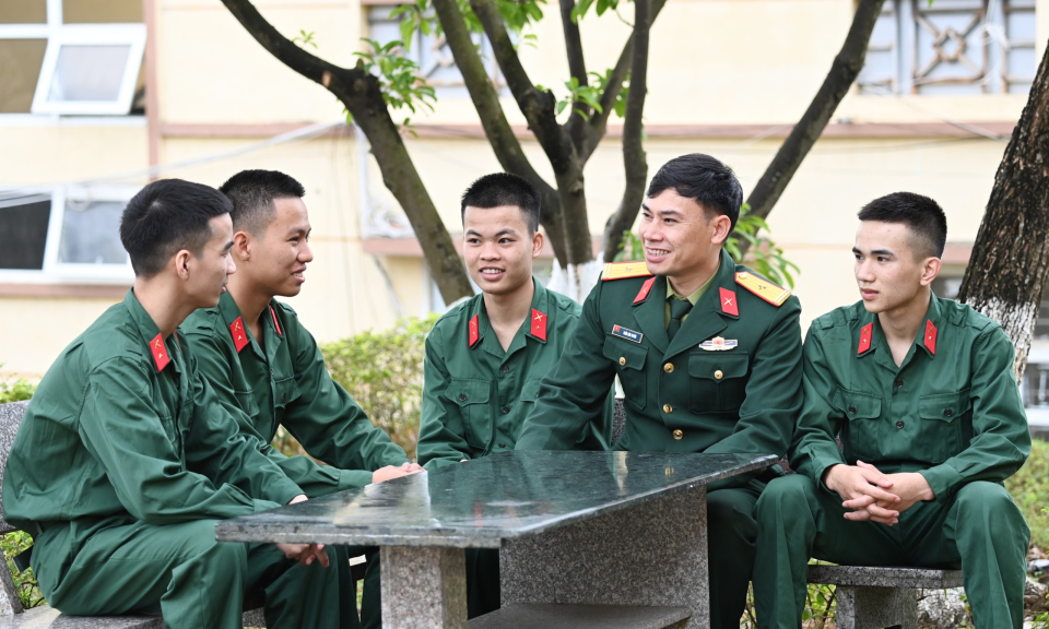 Giúp chiến sĩ mới hòa nhập với môi trường quân ngũ