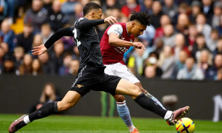 Arsenal thắng ngược Aston Villa