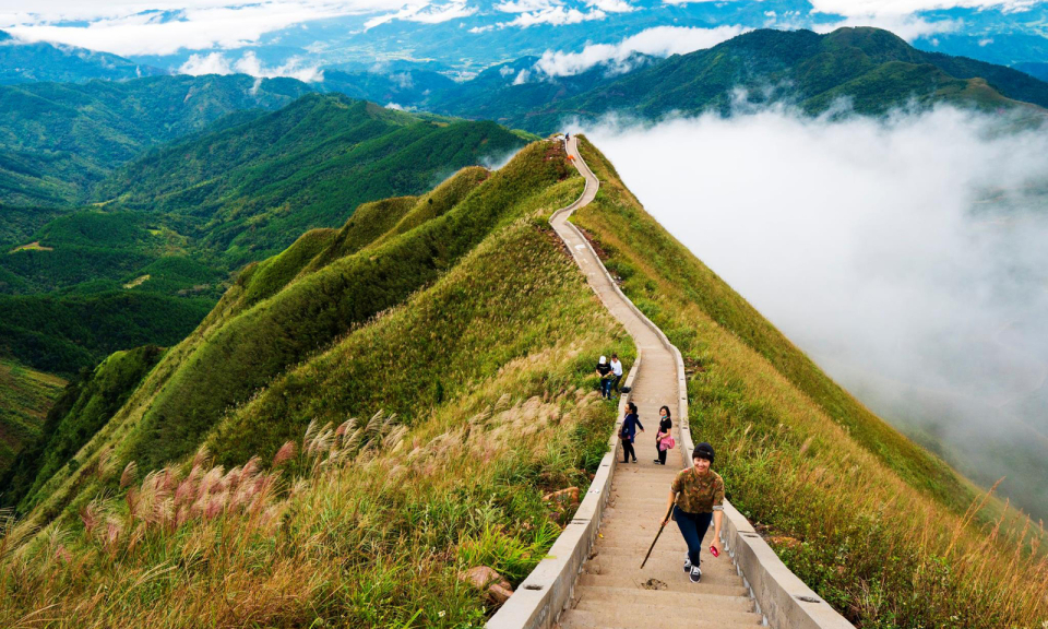 发展旅游——民众脱贫致富之路