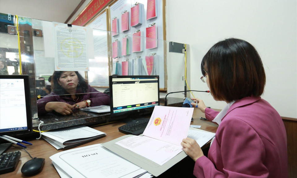 Nâng lương trước hạn năm 2023 với công chức, viên chức sắp nghỉ hưu