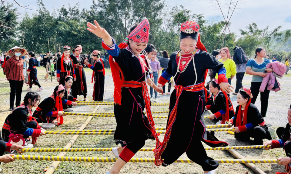 The joyful festival of Bang Ca village
