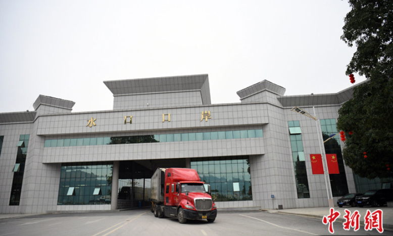 广西水口口岸经济复苏东盟当季水果进入中国