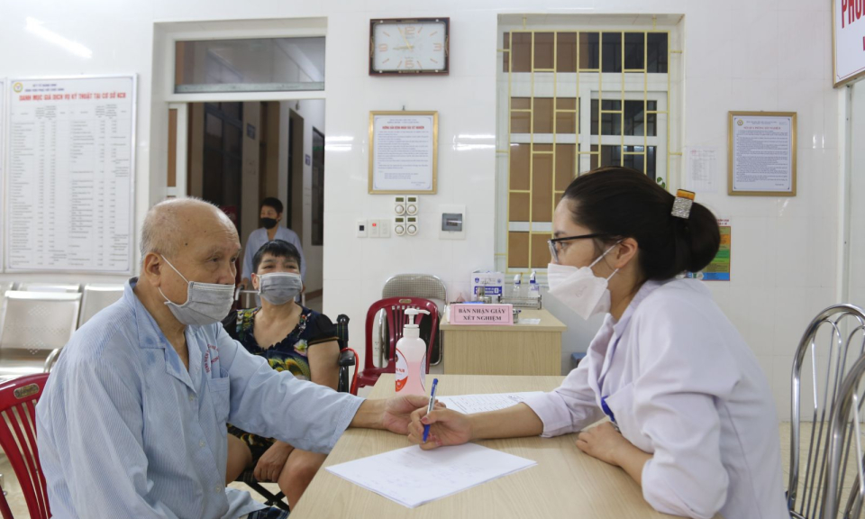 Già hóa dân số: Thách thức và giải pháp trong việc chăm sóc người cao tuổi
