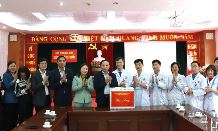 Bí thư Tỉnh ủy Nguyễn Xuân Ký thăm, chúc mừng nhân Ngày Thầy thuốc Việt Nam