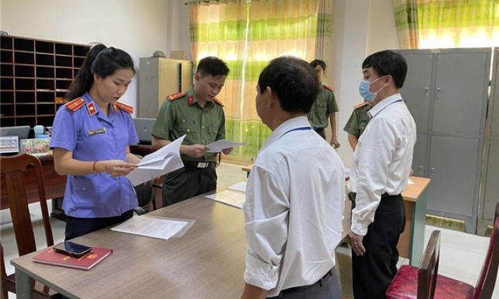 Tạm giam Giám đốc Trung tâm đăng kiểm tàu cá và hai thuộc cấp