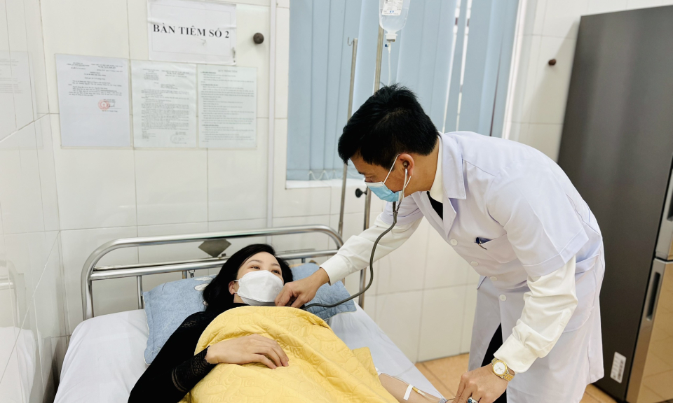 Những chiến sĩ công an mang hai màu áo