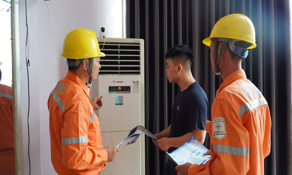 PC Quảng Ninh tuyên truyền sử dụng điện tiết kiệm và xử lý các tình huống hóa đơn tiền điện tăng cao dịp Tết
