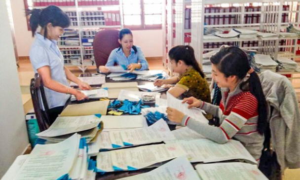 Công chức lưu trữ được xét nâng ngạch hay phải thi?