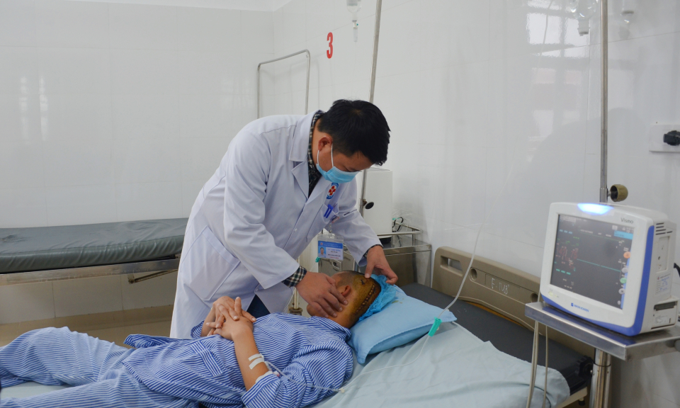 Quan tâm thu hút, đào tạo nguồn nhân lực y tế