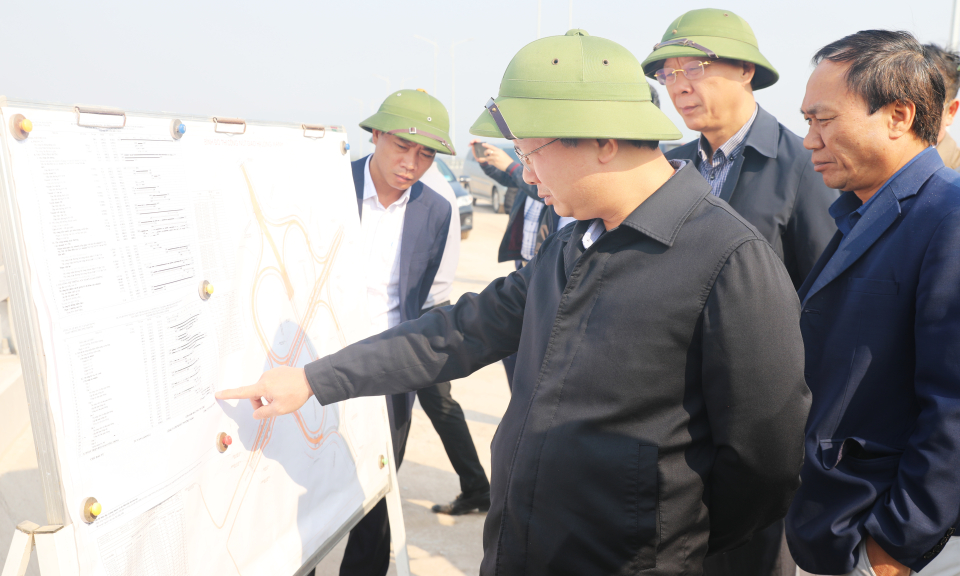 Quyền Chủ tịch UBND tỉnh Cao Tường Huy kiểm tra tiến độ công trình trọng điểm