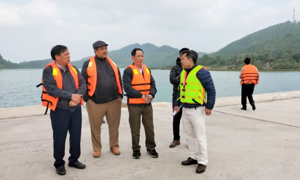 考察扩大白子龙湾上旅游路线