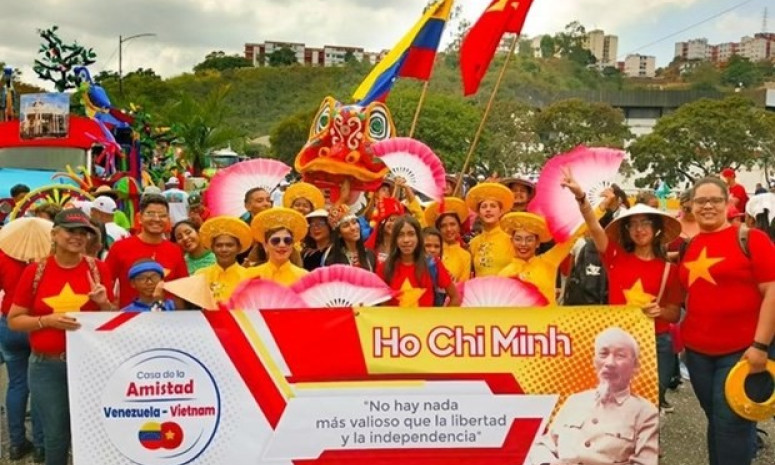 Vietnam attends Venezuela's traditional carnival