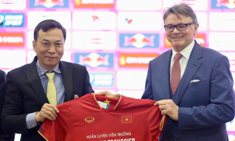 HLV Troussier: 'Tôi đến Việt Nam vì mục tiêu dự World Cup 2026'