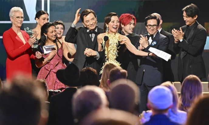 Chiến thắng của 'Everything Everywhere All at Once' trước thềm Oscar